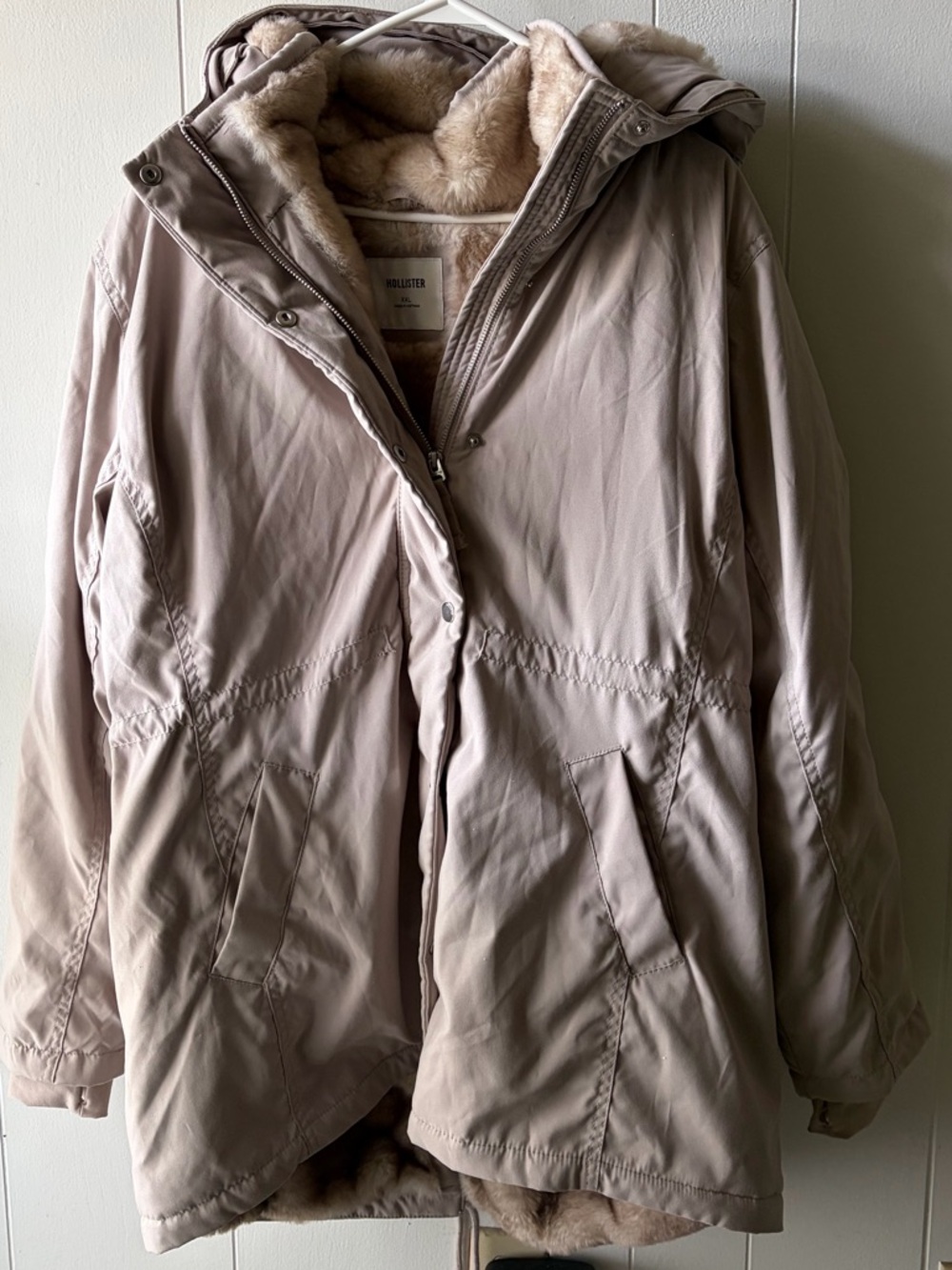 Hollister Women's Hooded Puffer Jacket in Taupe with Faux-Fur Lining